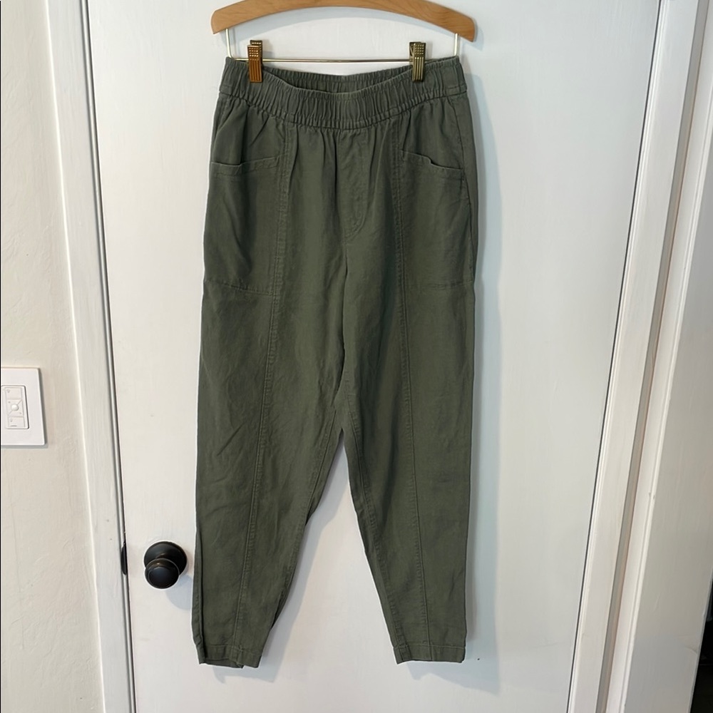 Old Navy Green Ankle Cropped Pants with Elastic Waistband